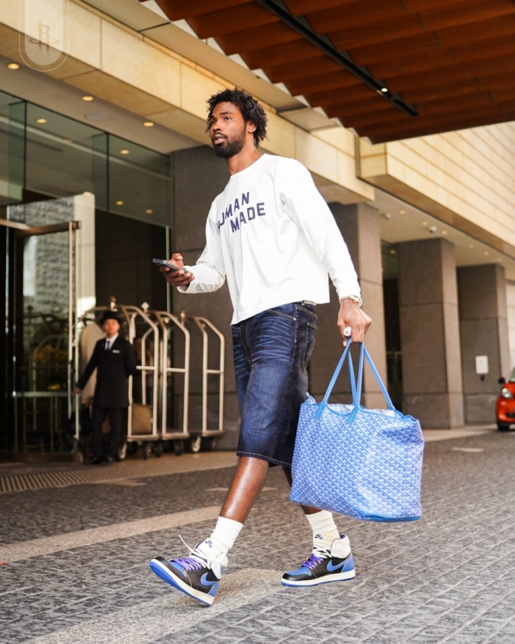 [记者观察]火箭众将OOTD：申京&小贾巴里&伊森人手一个挎包 杜兰特⚾气质依旧(图1)