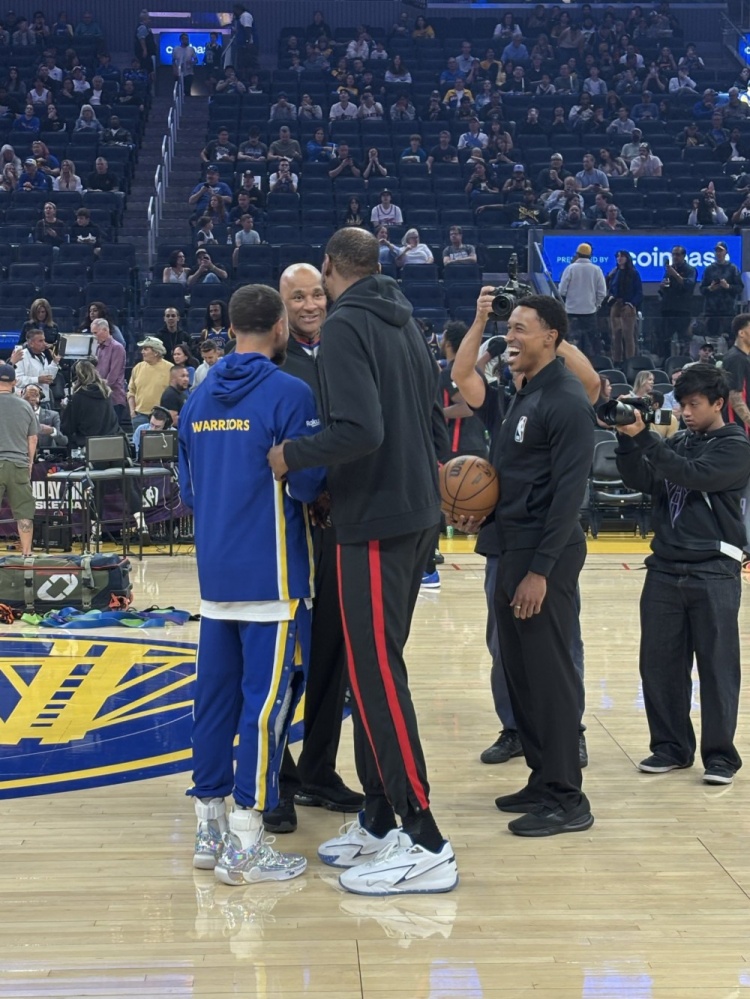 [第一手资讯]昔日黄金搭档！火勇对决赛前 杜兰特与库➡️里互动相谈甚欢(图2)