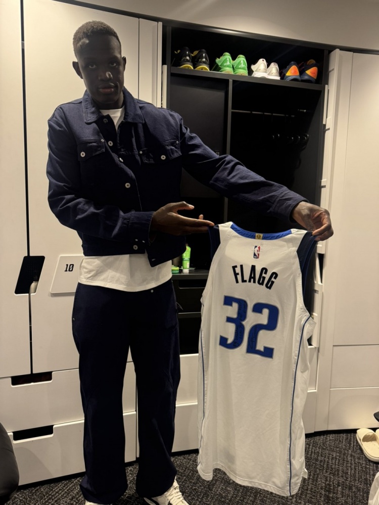 【要闻速递】帽了老队友⬆️还拿人家东西~马卢阿奇赛➡️后展示