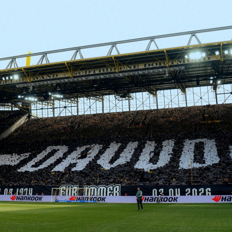 [赛事新鲜事]R.I.P.多特球迷TIFO致敬已故的工作人员