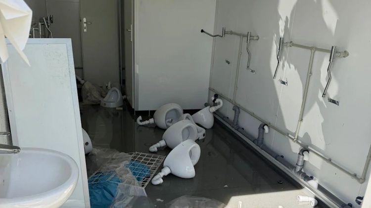 [体坛最新进展]图片报：不满红牛集团，门兴球迷把R⬇️B莱⬇