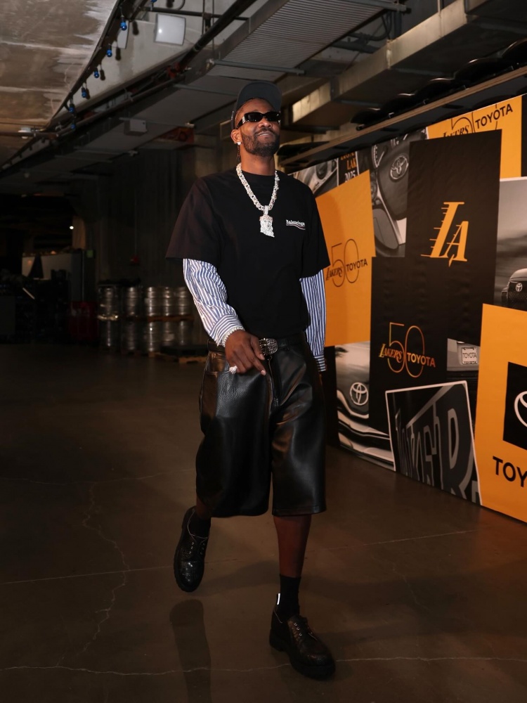 【体育头条】艾顿晒照回顾常规赛：感谢不离不弃 工作尚未完成！