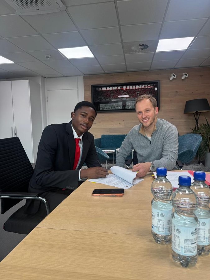  官方：勒沃库森签下18岁马里前锋恩吉库拉·邦巴