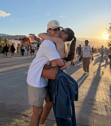 [体育资讯]潮流风！穆里尼奥女儿亮相加州音乐节，穿搭配饰引发