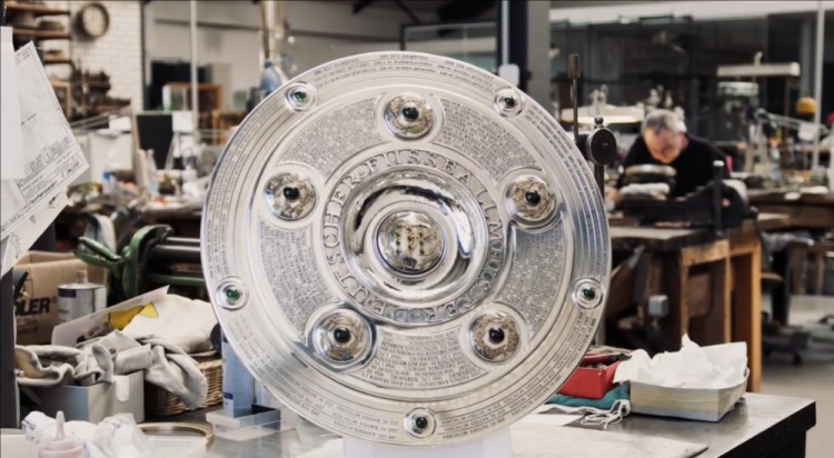 [精彩资讯]官方：本赛季德甲冠军奖盘增加更大的圆环，满足未来