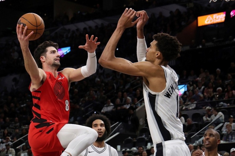 [体育报道]美职篮西部季后赛前瞻：阿夫迪亚表现耀眼 文班迎季