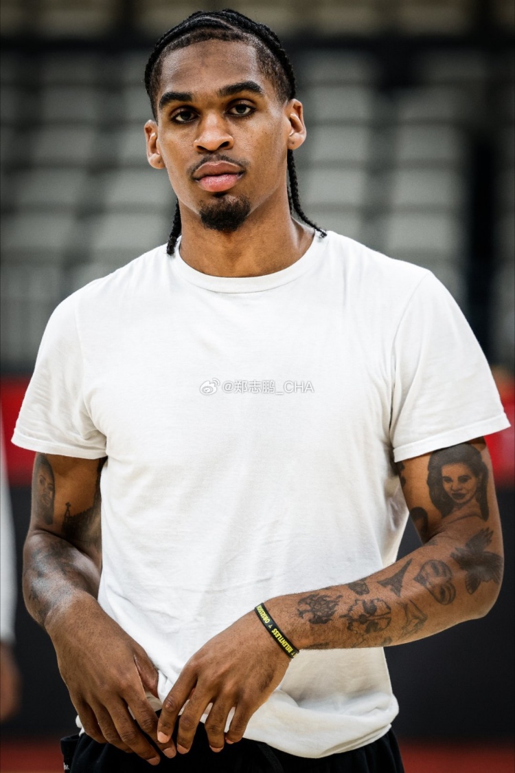 [球迷报道]记者：告知克里斯托弗他的昵称“托福”后 他大笑肯