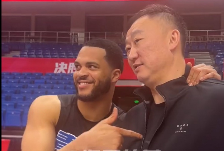 [体育报道]和主教练已冰释前嫌！韦瑟斯庞：球队有需要 随时可