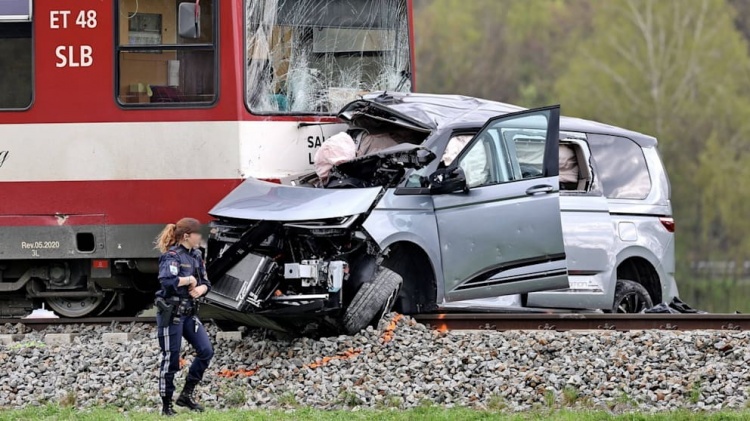 【体育资讯】图片报：曼宁格出事前可能认为铁路还在停运状态，此
