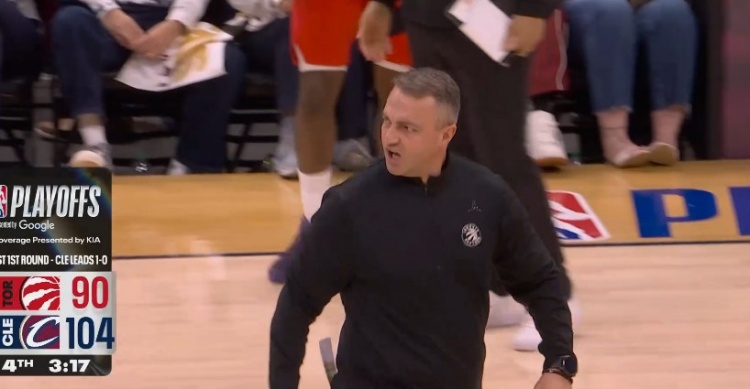 [赛场播报]没悬念了吧？米切尔造⬇️进攻犯规&抛✨投打停猛龙