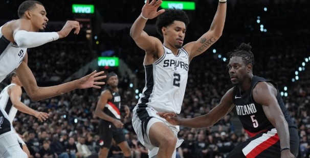 文班脑震荡，霍乐迪给马刺上课