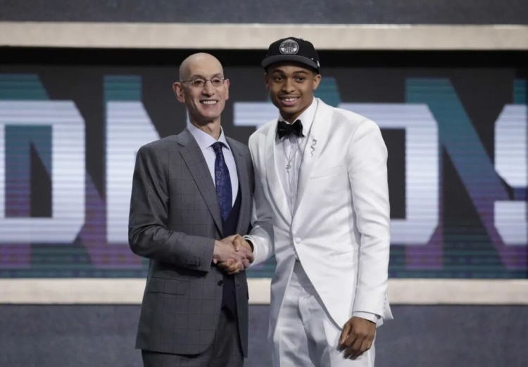 [体育前线]给文班剃头的⬇️马刺DJ，成为NBA最佳➡️第六