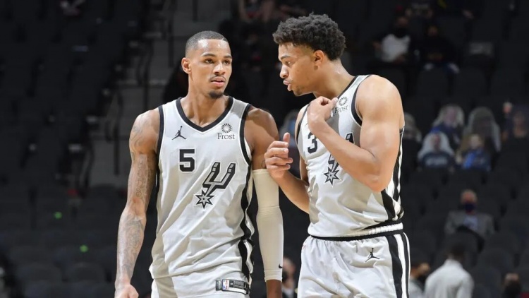 [精彩资讯]给文班剃头的马刺DJ，成为NBA最佳第六人(图4)