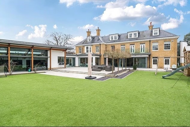 标价超千万镑！邮报：费迪南德正式挂牌出售豪宅，若成交赚800万