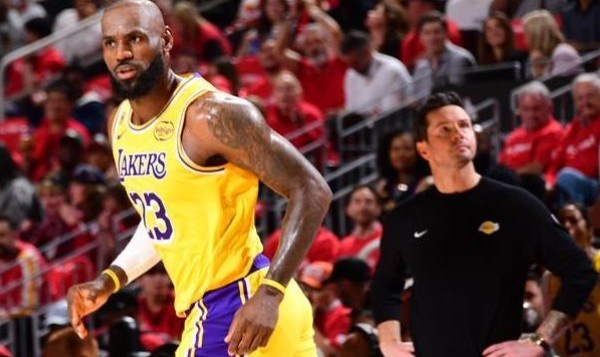 [最新体报]湖人3比0火箭：父子篮球玩耍乌度卡？(图1)