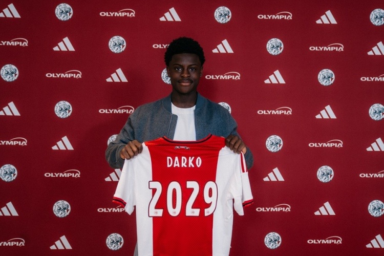 官方：阿贾克斯与16岁青训前锋签下职业合同，持续至2029年