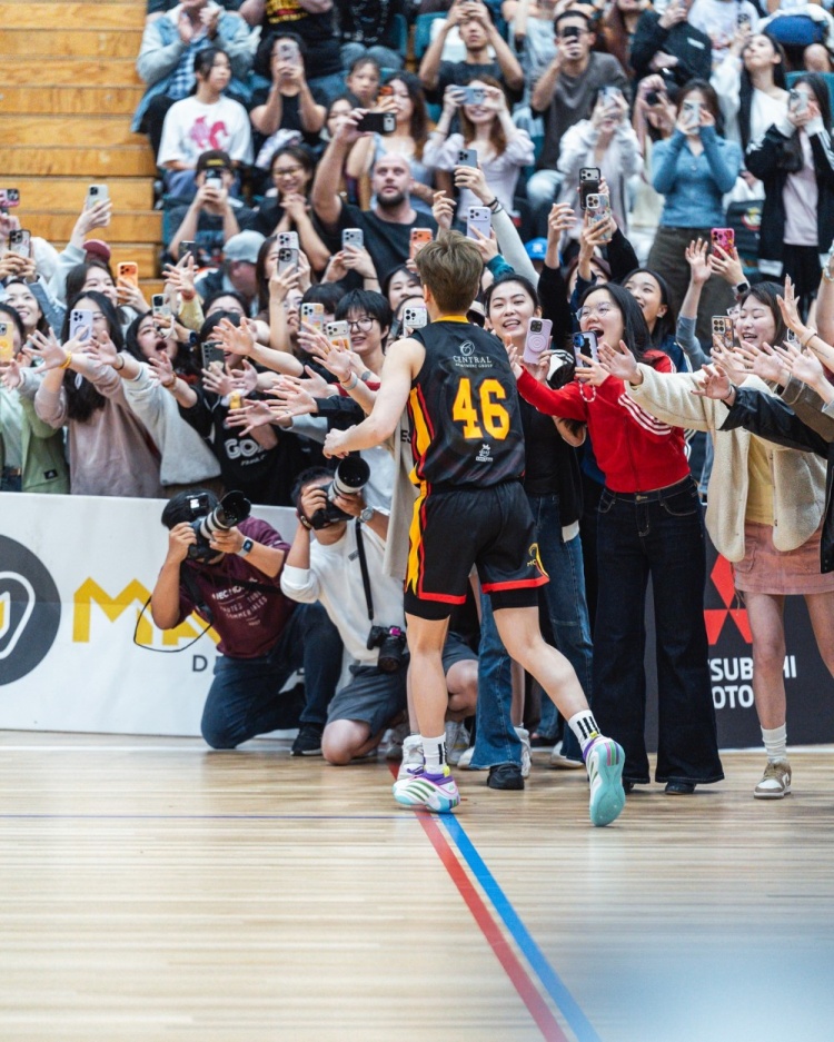 [中国篮球]背靠背助球队取得两连胜！杨舒予13分3板3断 陈