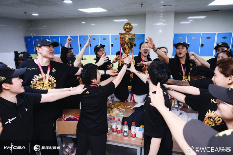 【球场快报】尘埃落定，举杯同庆❗！所有的汗水与热泪，❗都在此