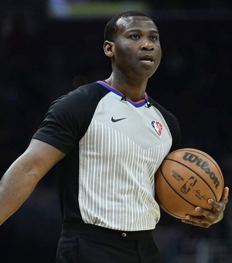 【每日资讯】又是你！驱逐艾顿裁判为詹姆斯·威✌️廉姆斯 曾误