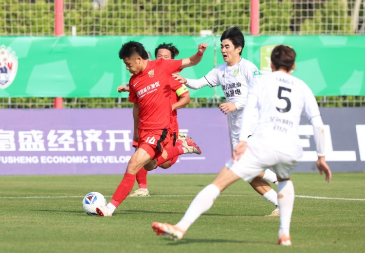 中乙联赛第六轮，上海海港富盛经开队2:1战胜长春喜都队