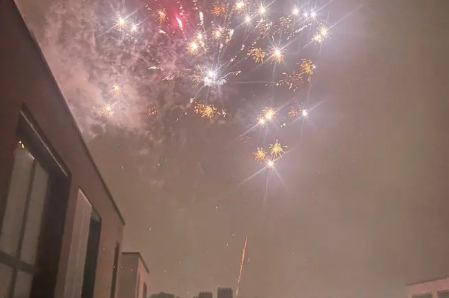 [体育头条]马卡：马竞球员在伦敦遭遇烟花骚扰，俱乐部已将此事