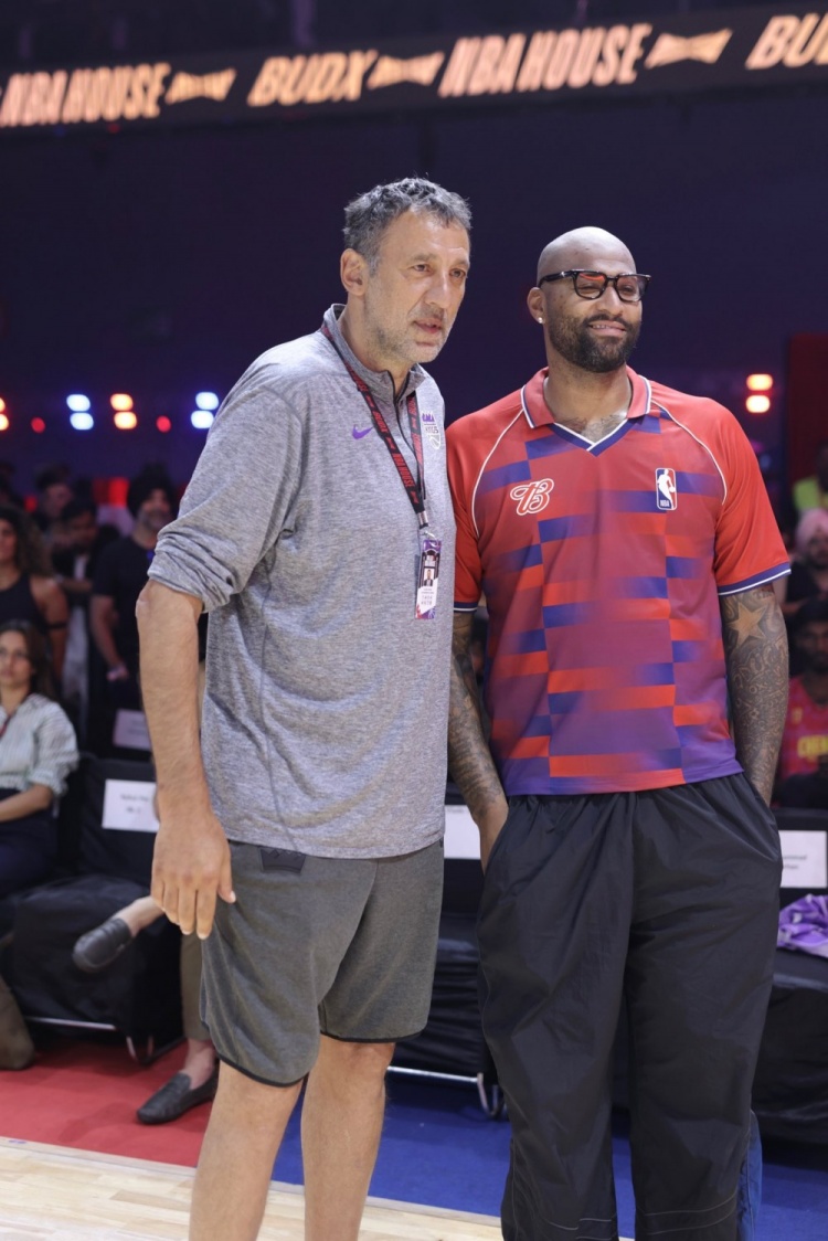 【有道理嘛?】往日恩怨不再！考辛斯与迪瓦茨出席NBA活动 两