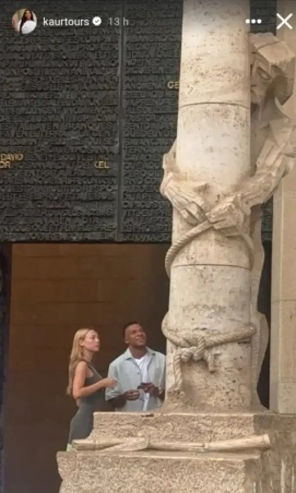 世体：姆巴佩与女友在巴塞罗那度假，游览著名地标圣家堂