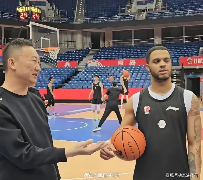 与韦瑟斯庞有矛盾？刘维伟朋友圈晒聊天记录：谣言止于智者