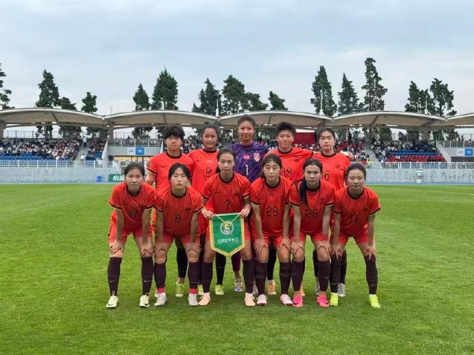中国U20女足友谊赛2-1朝鲜U20女足，周欣怡和曾雨佳进球