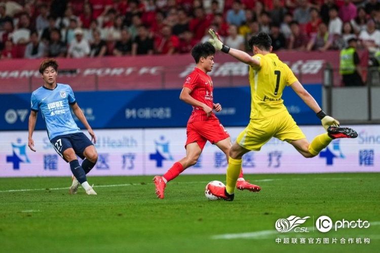 中超第18轮补赛：上海海港1-1大连英博海发