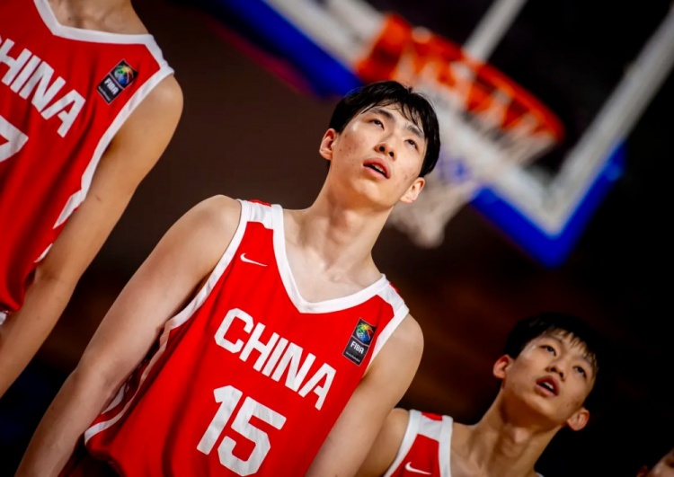 篮板35-57！中国U18男篮前场板6-26 对手两人分别抢7个&8个前场板