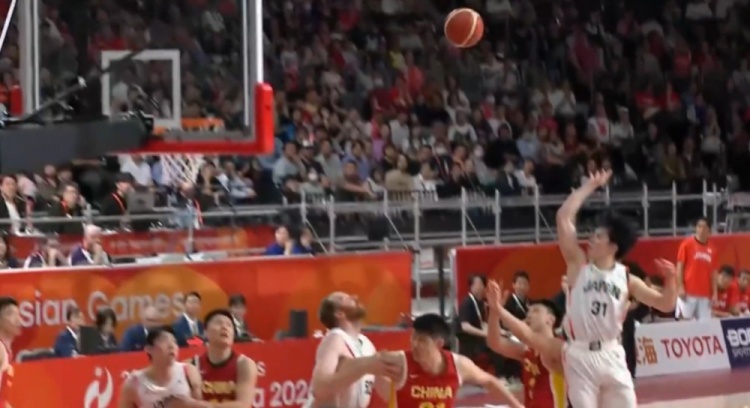 陷入绝境！下半场开始日本队打出6-2攻势 中国男篮已落后23分之多