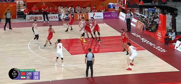 顶住！庞峥麟空位三分坚决出手 一箭穿心再反超回来！