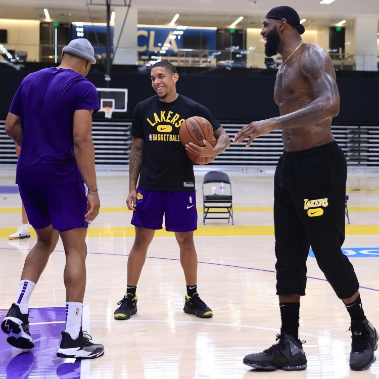 媒体人：国家队曾请知名NBA训练师来华 一堂课只给15分钟把人气走