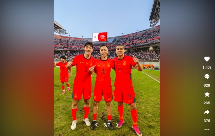 朱辰杰晒超龄球员合照等多图庆祝，汪海健：移动的中国长城