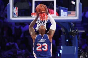 NBA官方：第24年还在起飞 詹姆斯砍两双实现个人生涯最大分差逆转