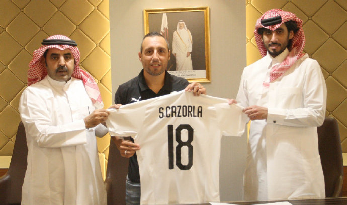 官方：卡索拉正式签约阿尔萨德，将身披18号球衣