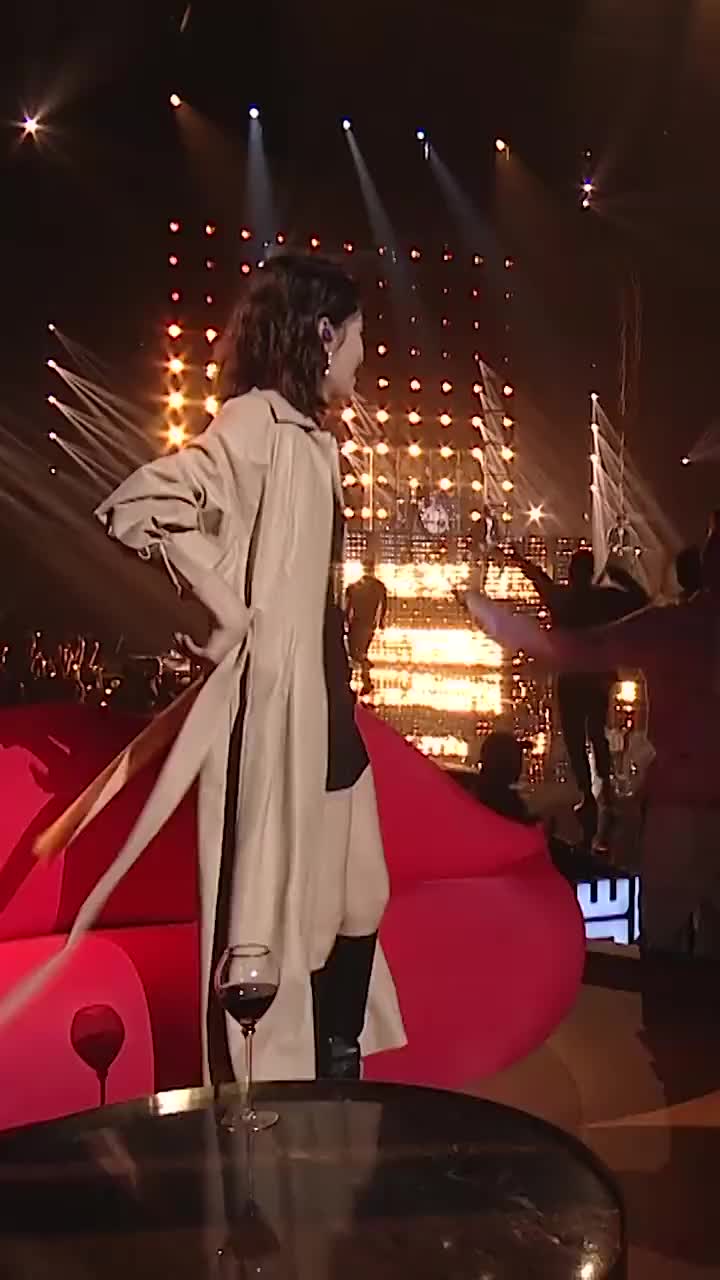 你要跳舞吗?刘敏涛和新裤子在线蹦迪