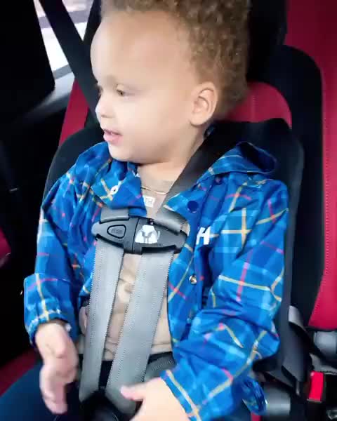 库里的儿子肉侬在唱字母歌