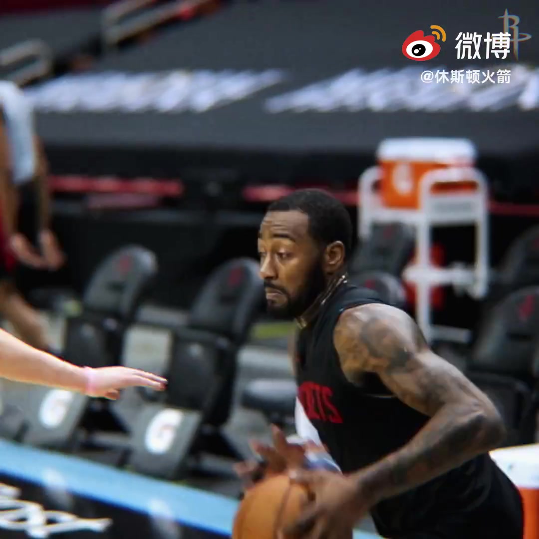 加油加油！火箭全队回到休城训练