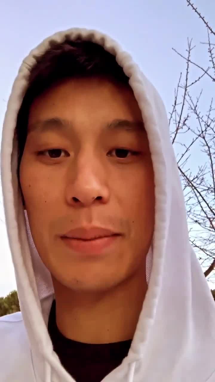 林书豪晒某野球场 上面写着“林书豪在这里打过球”