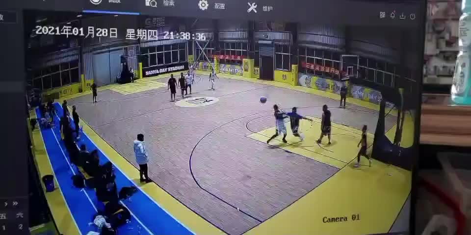 这球打着打着就变打架了