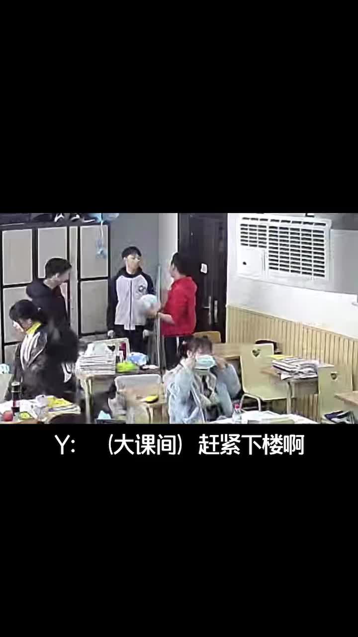 哈哈哈！不要随便挑战女班主任