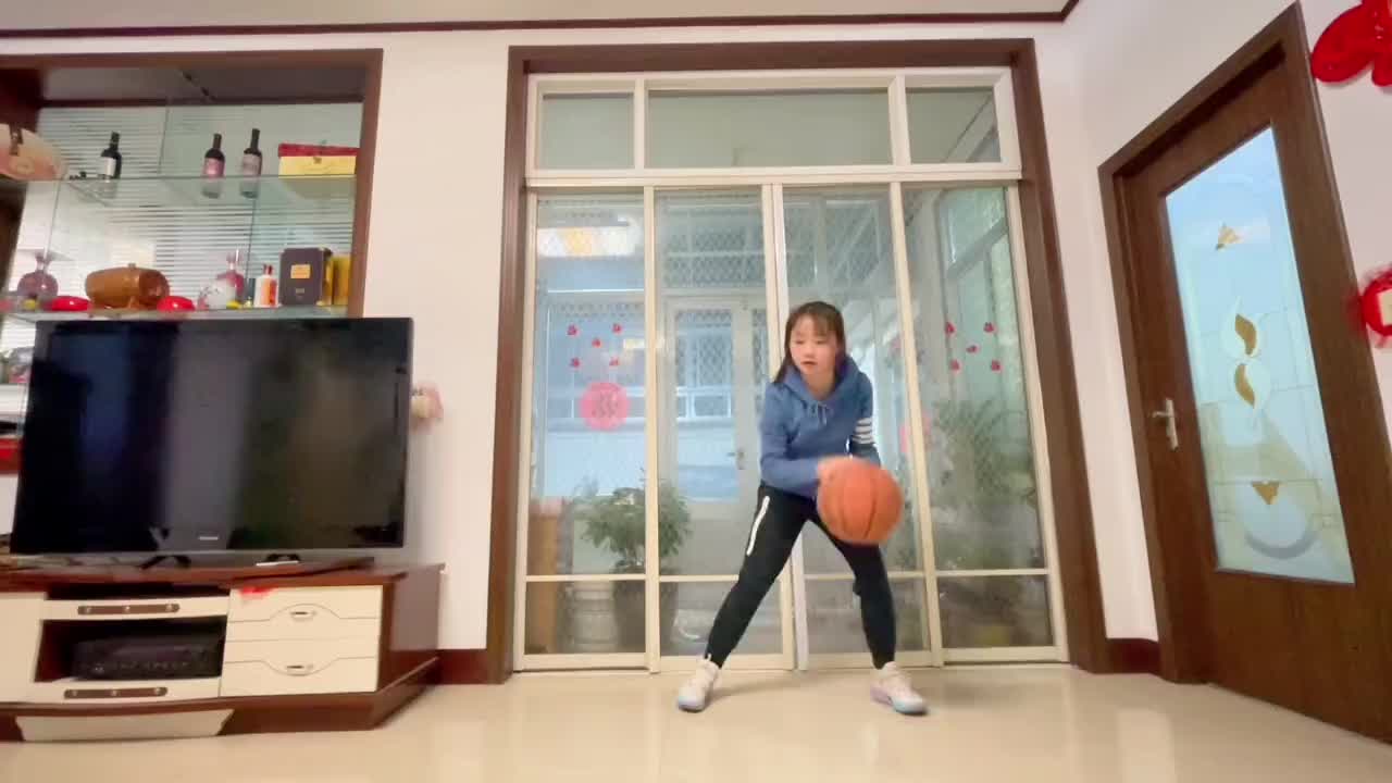 这运球厉害了呀！小妹妹未来是你的