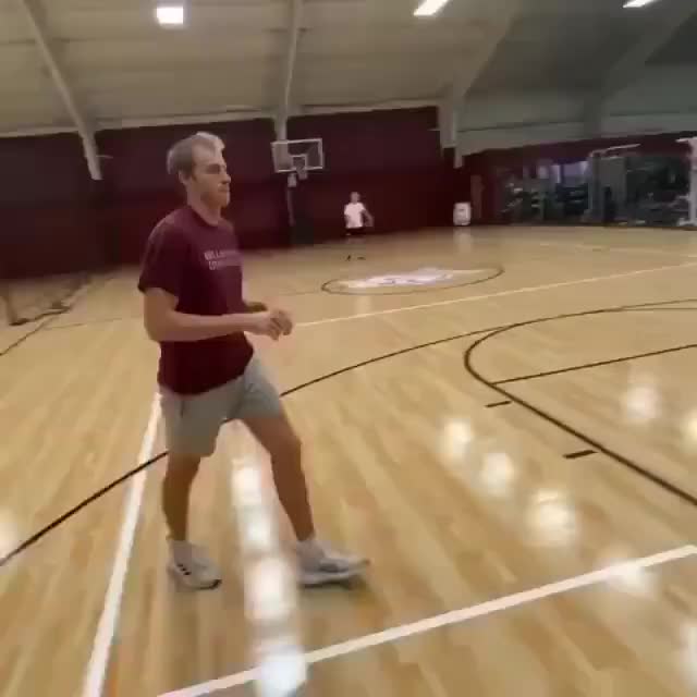 呼叫库里！这样的神奇进球你见过吗