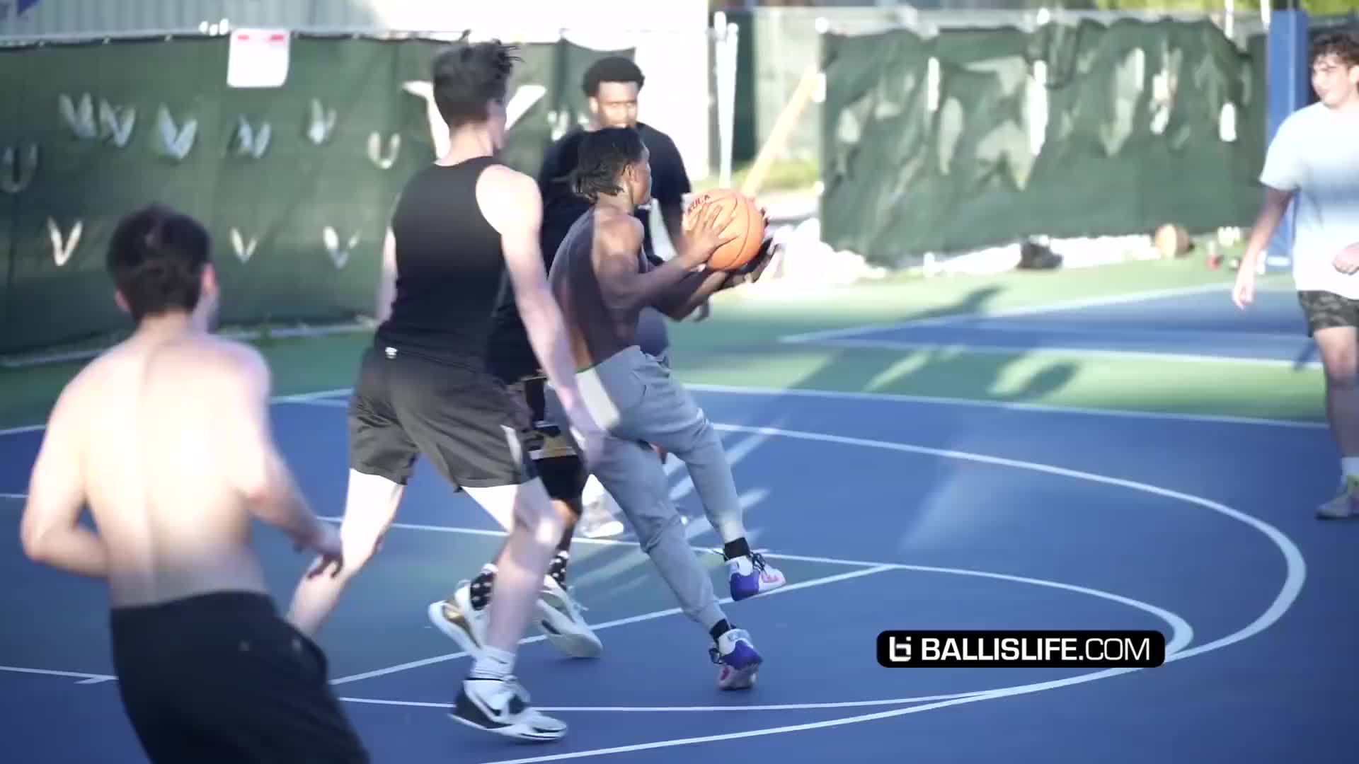 水平如何？1米68的篮球狂人Aquille Carr