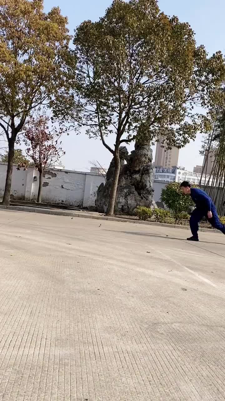 飞檐走壁！这个“三步上篮”花里胡哨的