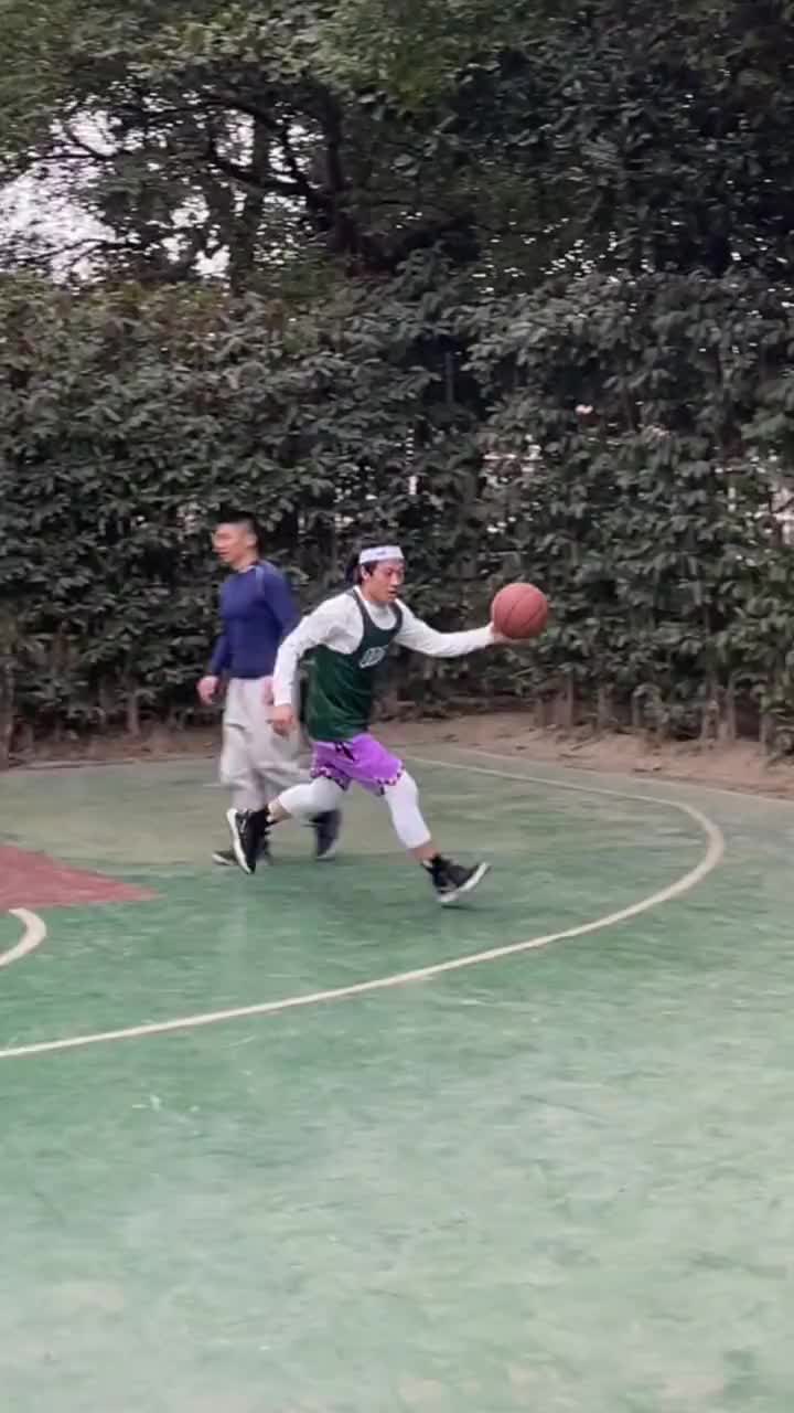 在这种地方打球 需要穿什么鞋？