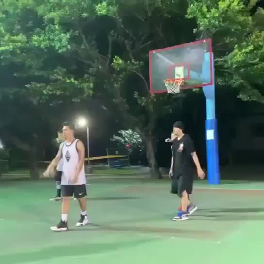 有点东西哈！感受下周董这波风骚的过人