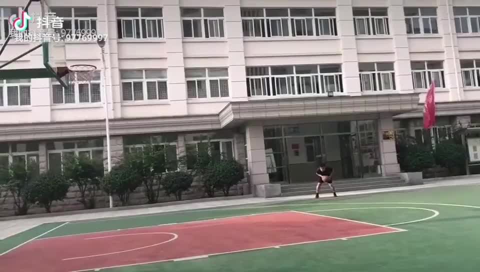 每个人都有自己喜欢的投篮姿势